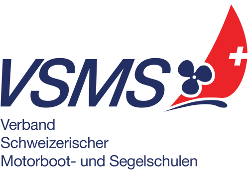 Logo of the Verband Schweizerischer Motorboot- und Segelschulen (VSMS) featuring a red sail and a propeller.